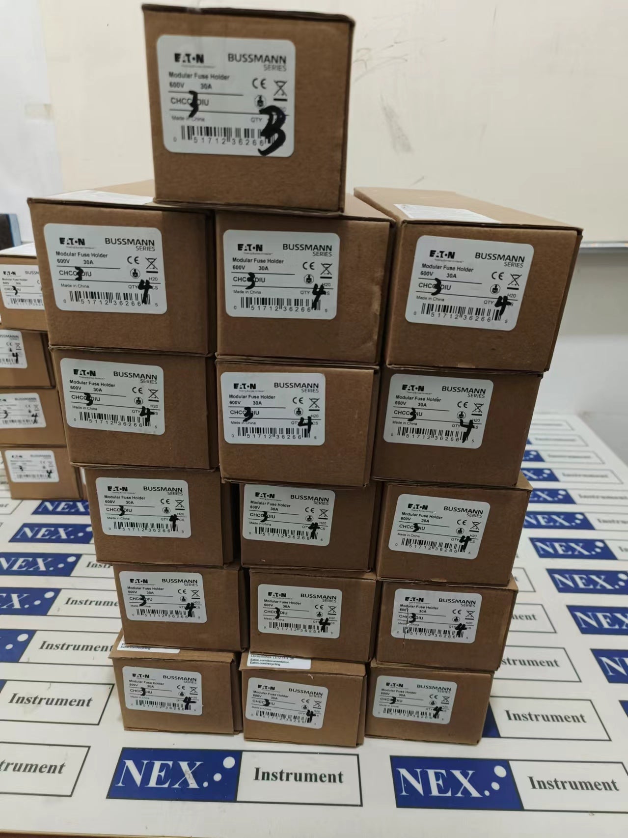 Bussmann CHCC系列模块化熔断器座 30A 48Vdc 三极
